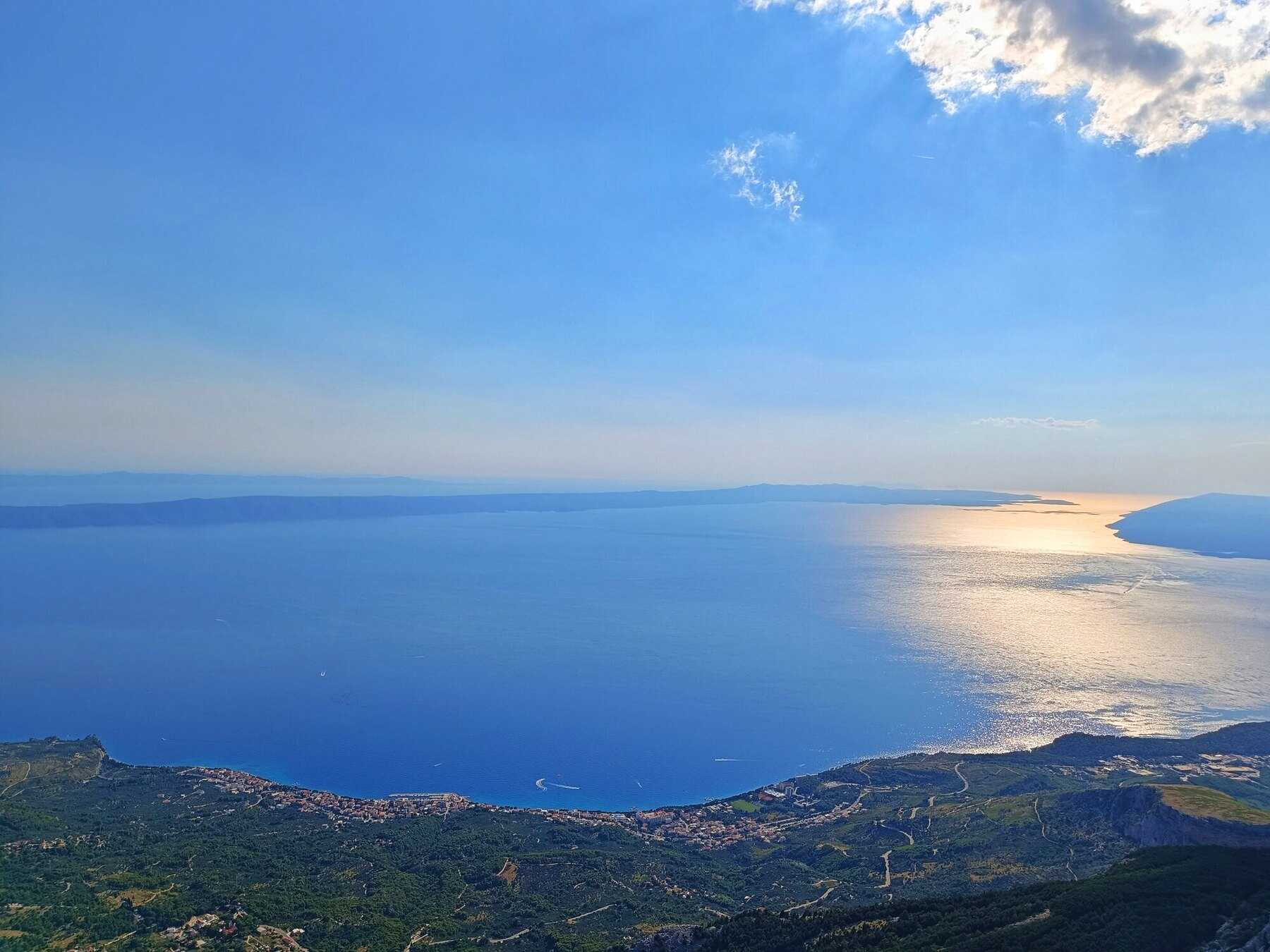La riviera de Makarska et l'île de Brač vues depuis les hauteurs du Biokovo
