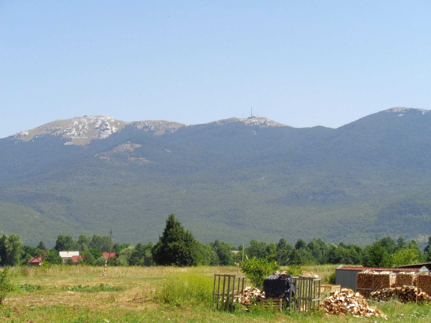 Le massif de la Plješevica vu depuis Korenica