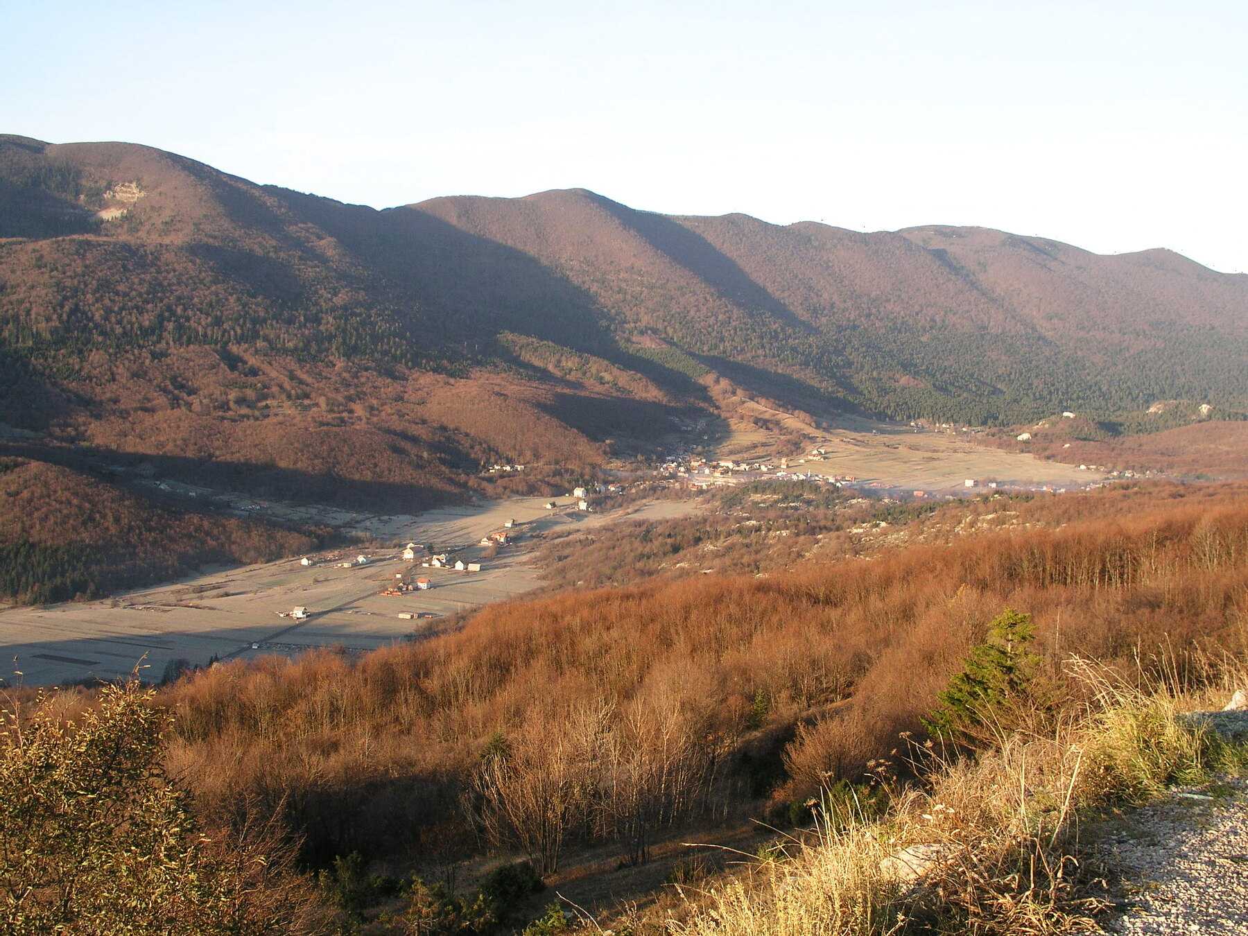 Le poljé de Krasno et ses prairies au pied du Velebit