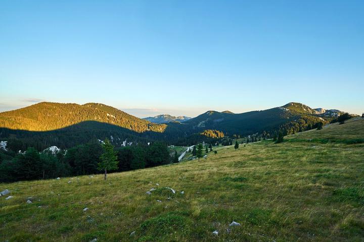Prairies d'altitude et crêtes boisées du Velebit du Nord