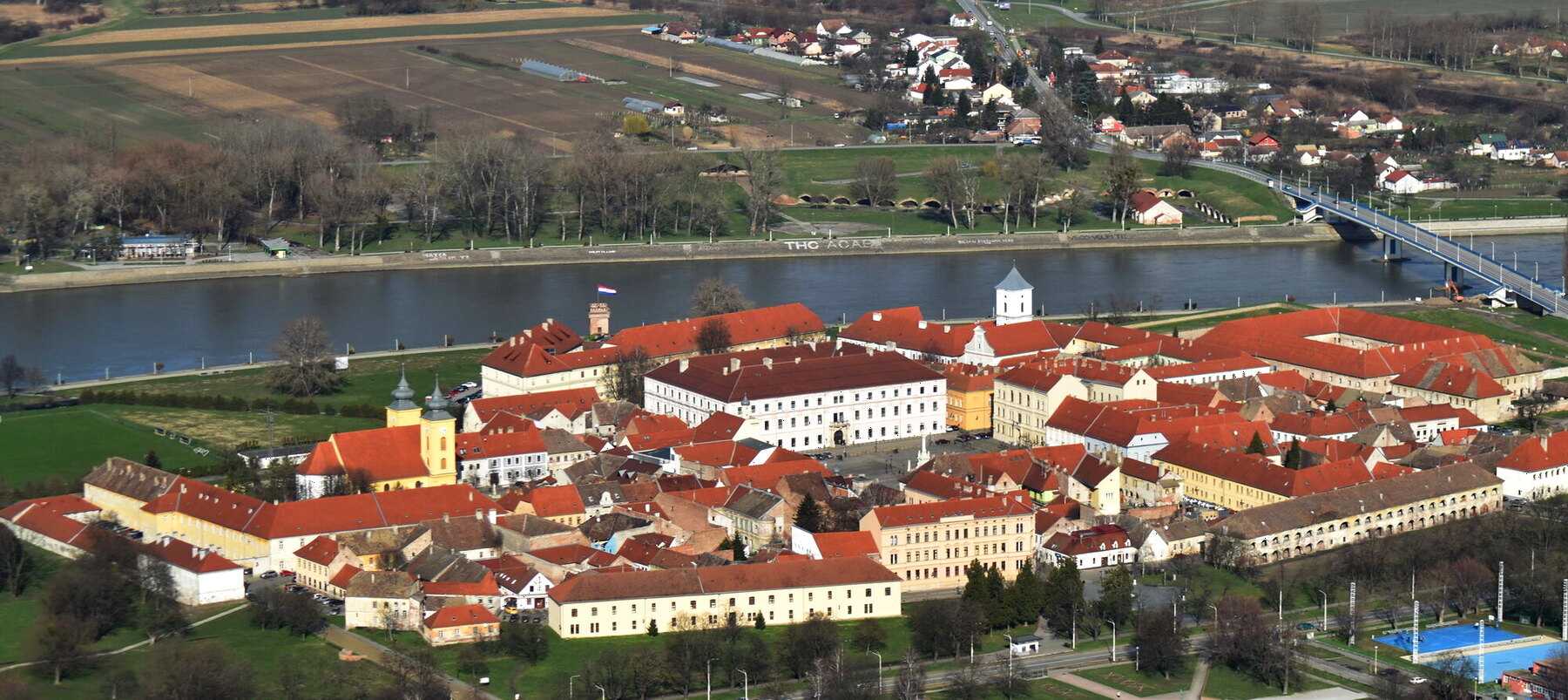 Vue aérienne de la Tvrđa d'Osijek et de la Drave
