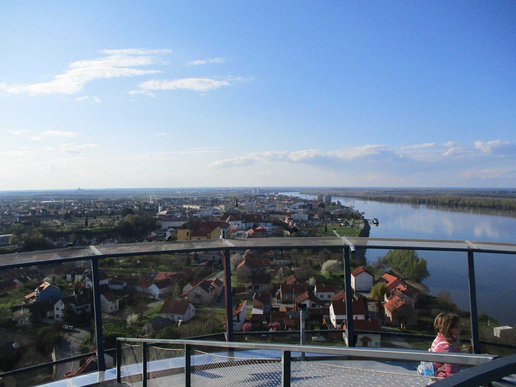 Vukovar et le Danube vus depuis le sommet du château d'eau